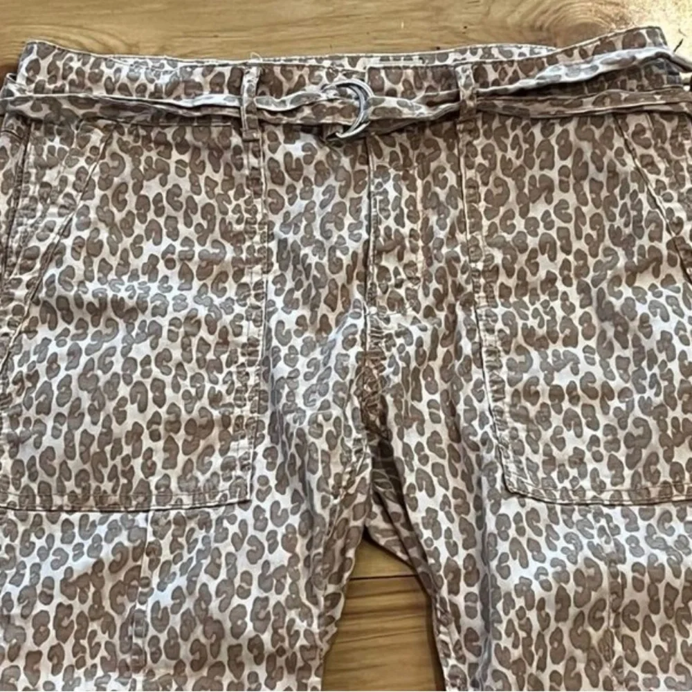 Anthropologie the wanderer leopard utility pants. Ladies size 28/6. - Picture 2 of 6